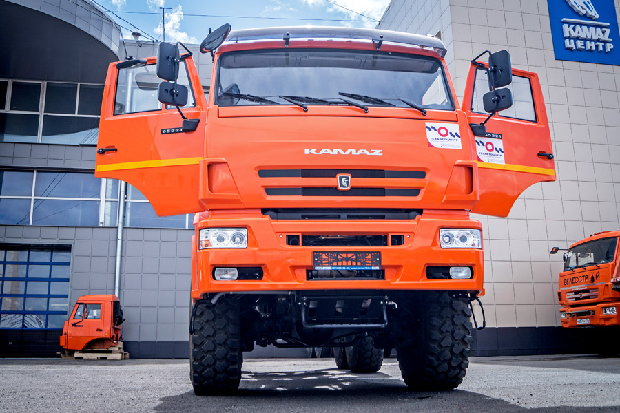 Седельный тягач КАМАЗ 65221