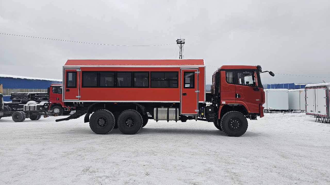 Вахтовый автобус Shacman X3000