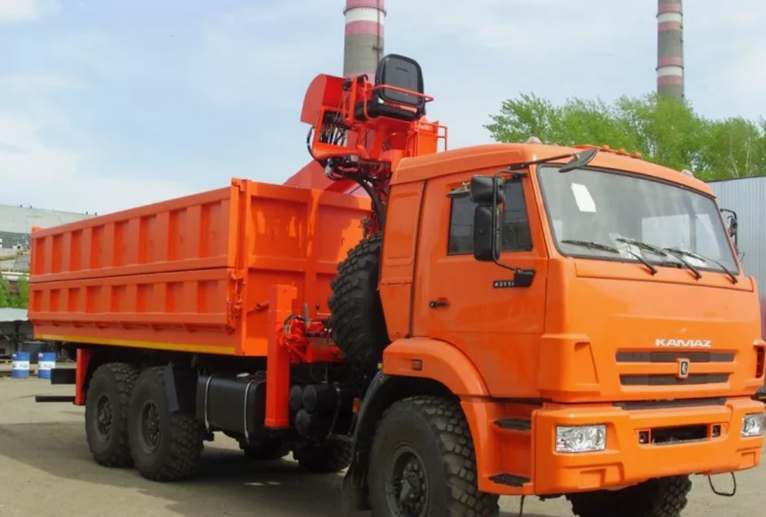 Самосвал камаз 43118 с КМУ Kanglim KS 2056Н